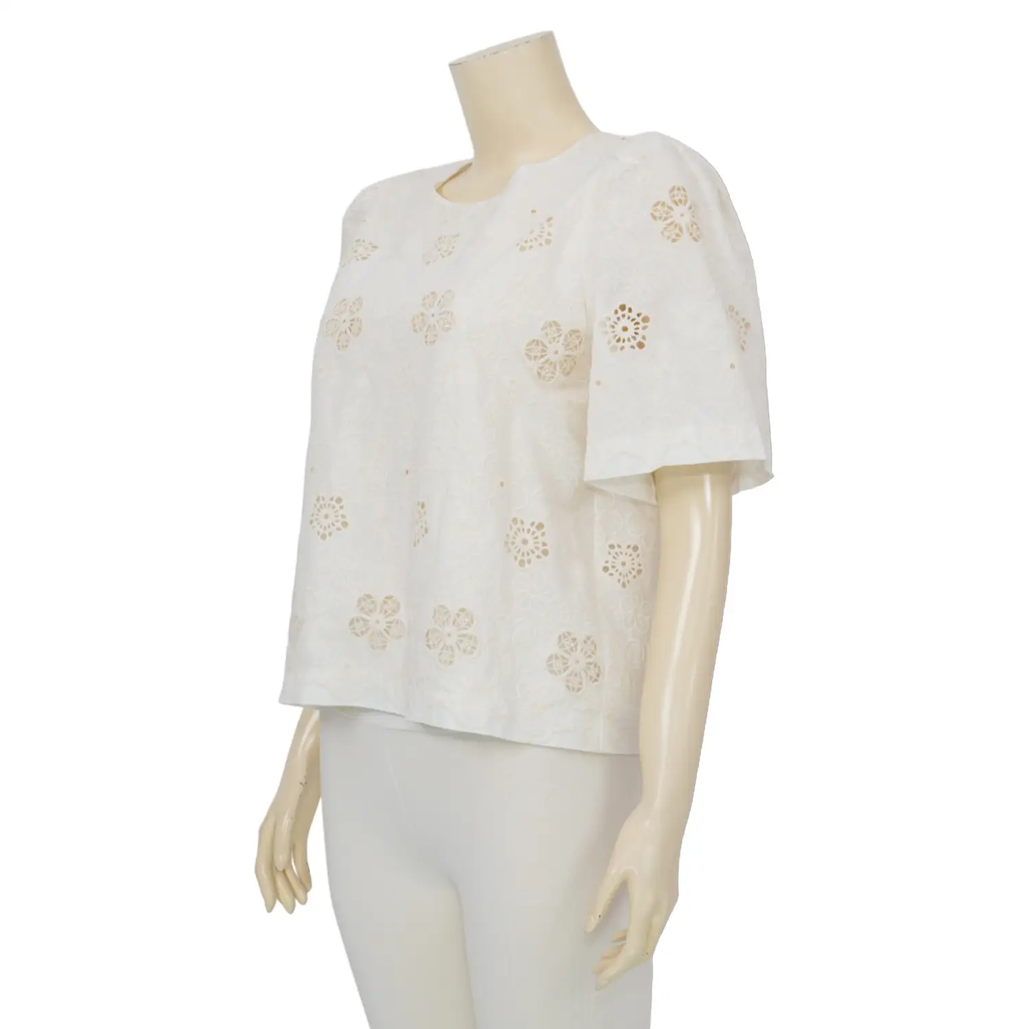 IIMK เสื้อเบลาส์คอกลม แขนสั้นทรงแขนพอง ผ้าคอตตอน ปักลายดอกไม้ - Image 2
