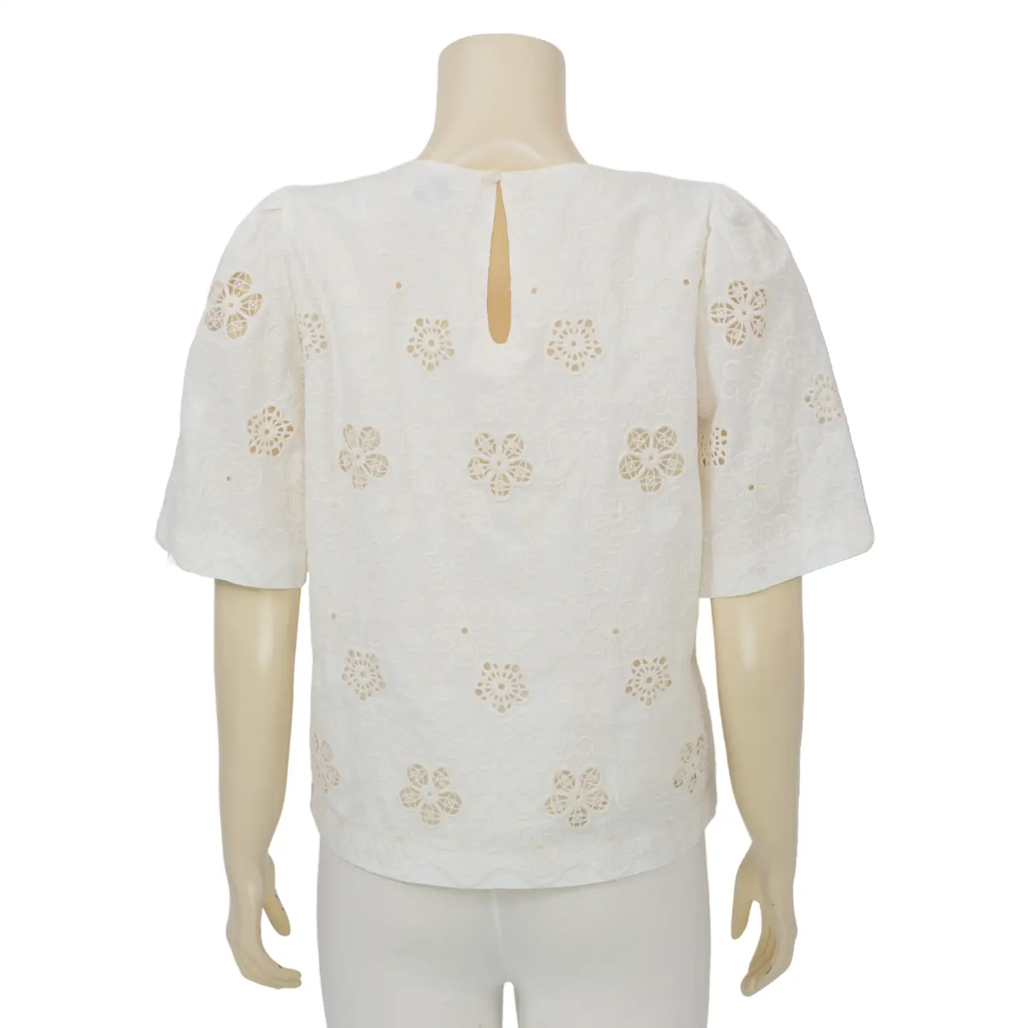 IIMK เสื้อเบลาส์คอกลม แขนสั้นทรงแขนพอง ผ้าคอตตอน ปักลายดอกไม้ - Image 3