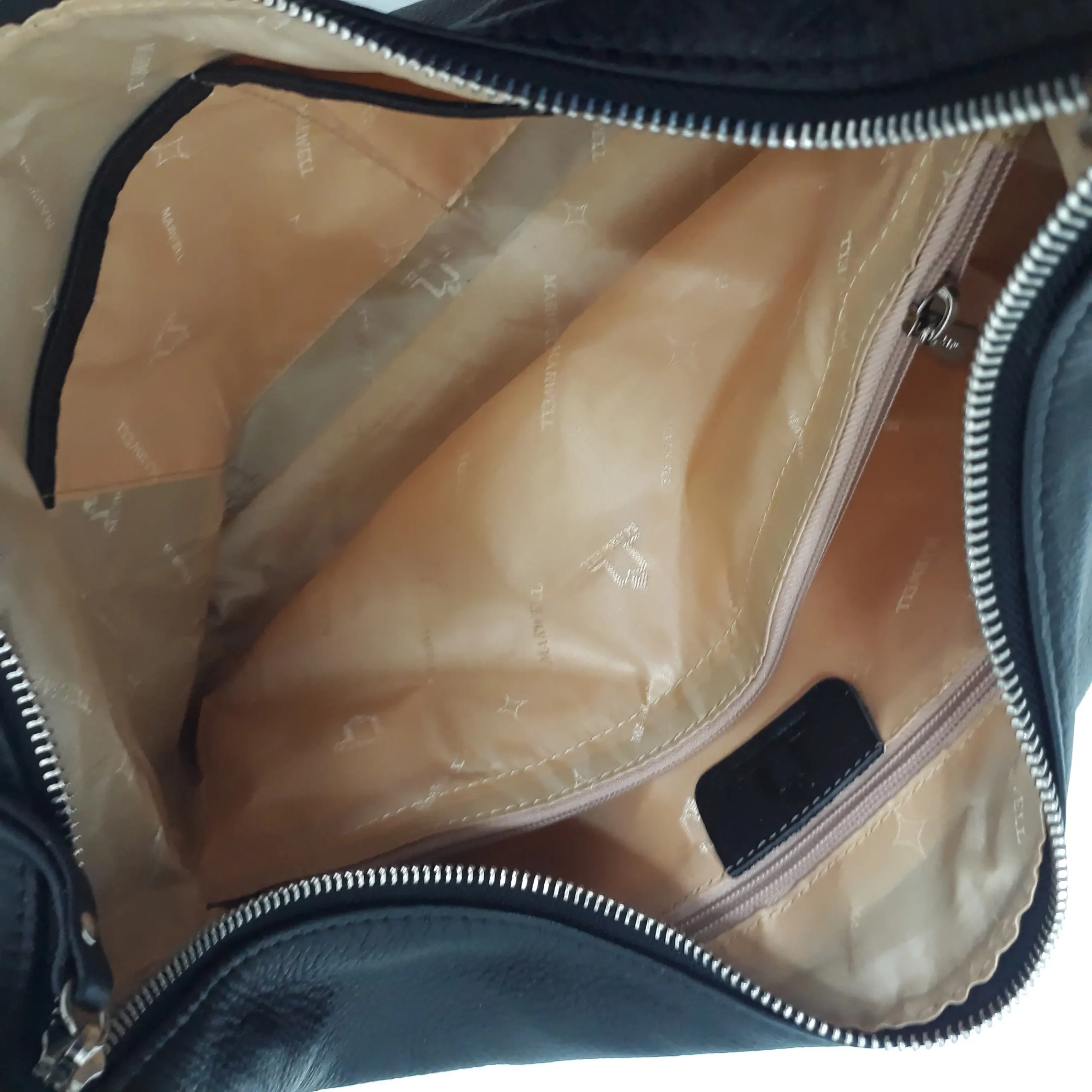 มาร์เวล กระเป๋าสะพายหนังวัว ปั๊มลายลิ้นจี่ใหญ่ ดีไซน์ Pouch Bag - Image 7