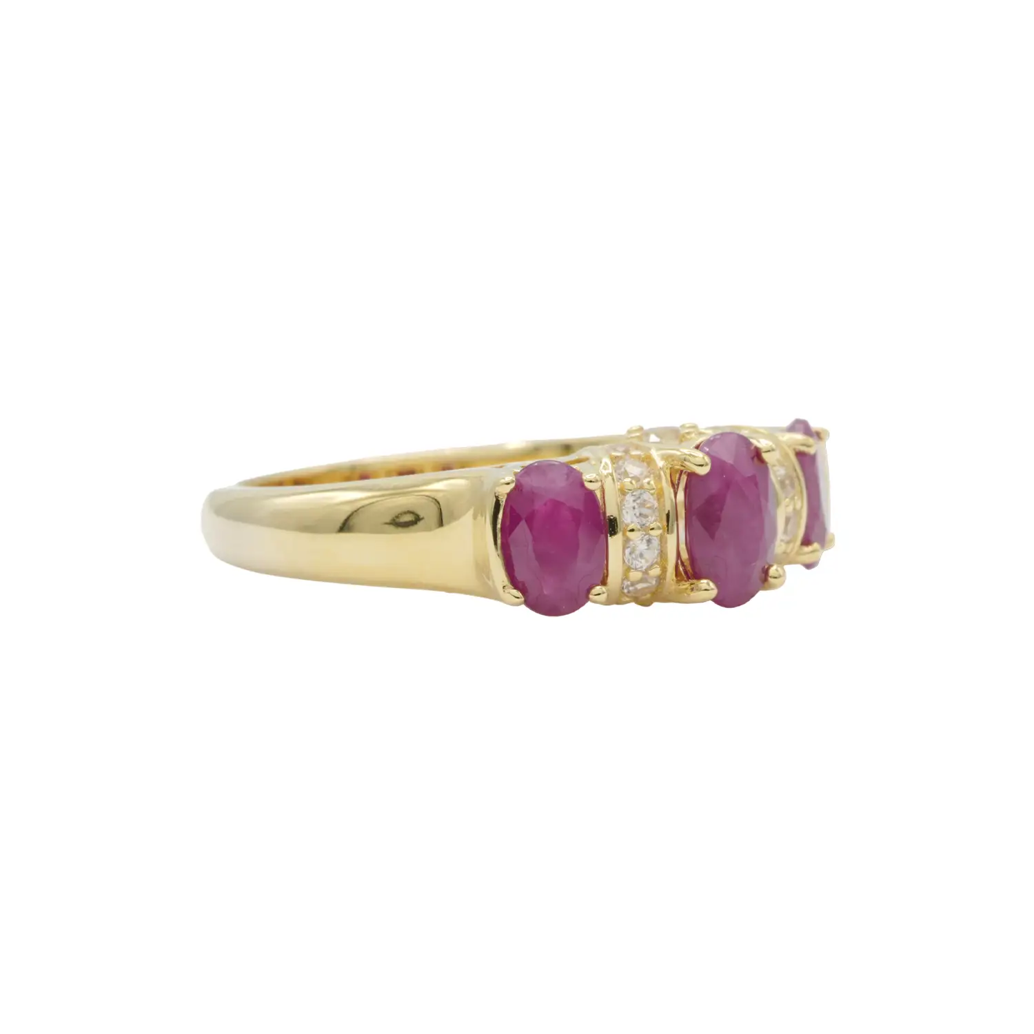 กลิทซ์ จิวเวล แหวนเงิน925 ชุบทอง18K สไตล์ Three-Stone Ring ประดับทับทิมและเซอร์คอน - Image 2