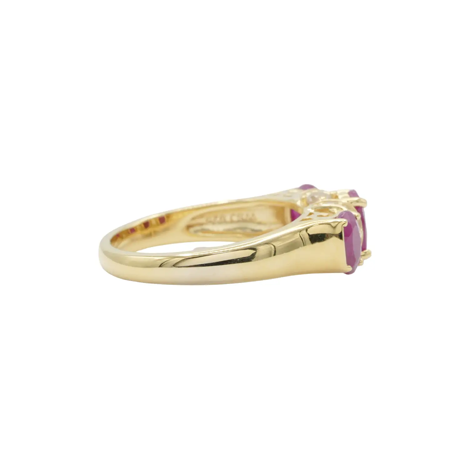 กลิทซ์ จิวเวล แหวนเงิน925 ชุบทอง18K สไตล์ Three-Stone Ring ประดับทับทิมและเซอร์คอน - Image 3