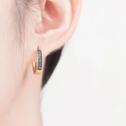 ยูนีช ต่างหูห่วง เงิน925 ชุบทอง14K ประดับเพชรสีฟ้า