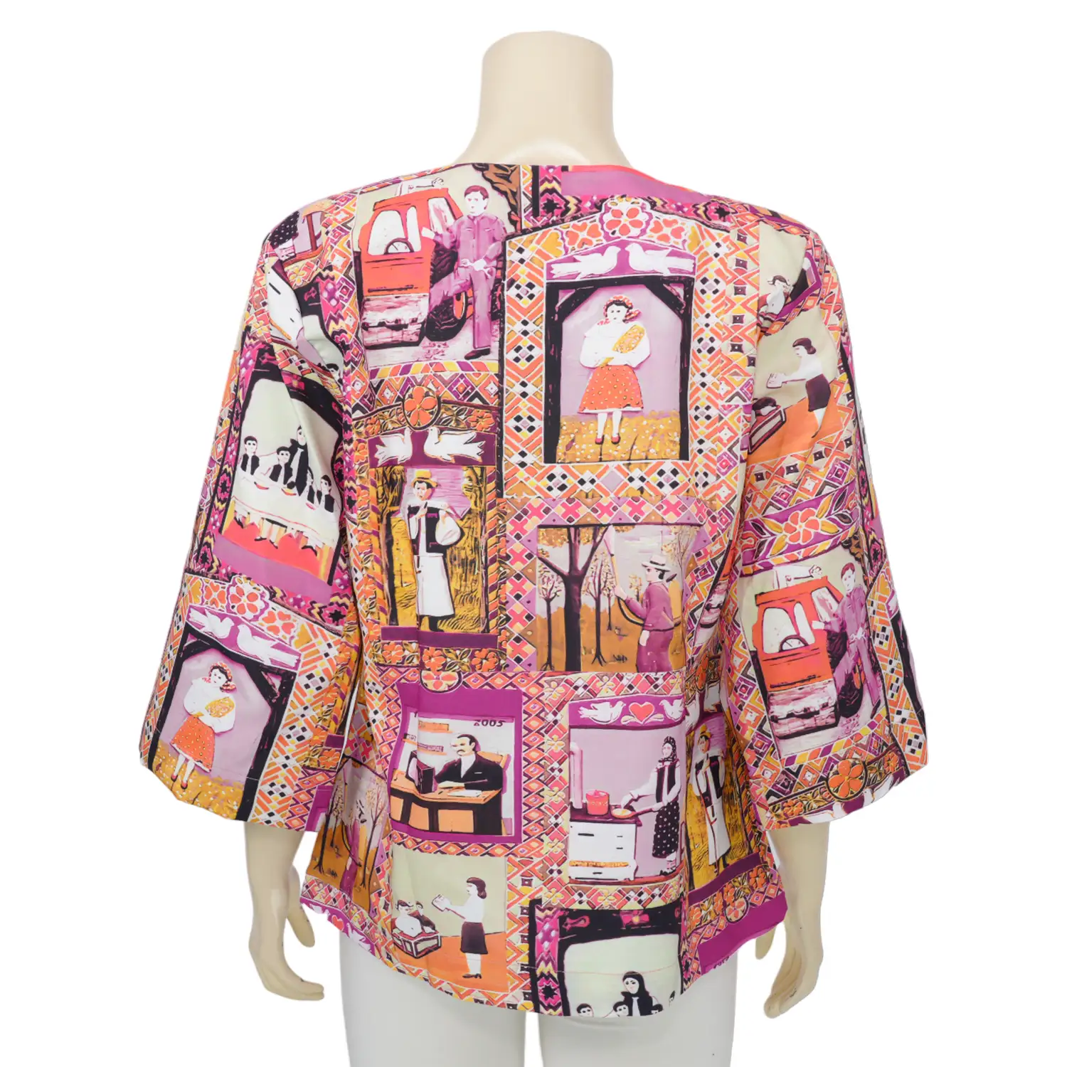 เดอะ มูเซียม คอลเลคชั่น เสื้อเบลาส์คอกลม แขน 3 ส่วน ผ้าไหมอิตาลี ลาย Hall Of Frame - Image 3