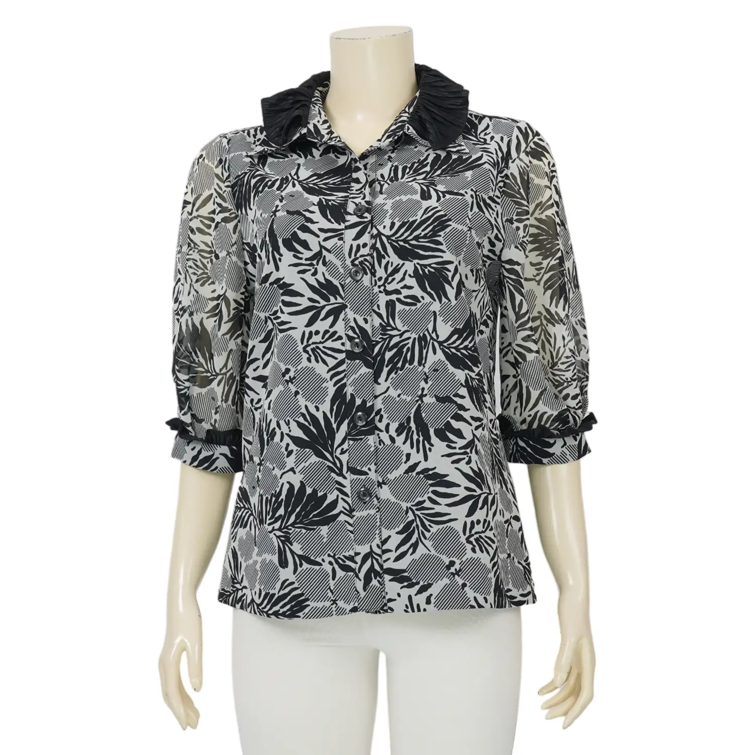 มิกิโกะ เสื้อเชิ้ต แขน 3 ส่วน ผ้าชีฟองลายใบไม้ โทนสีดำ แต่งผ้าพลีท