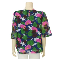 เบคกี้ รัสเซล เสื้อเบลาส์คอกลม แขนสั้นทรงแขนบาน ผ้าชีฟองลายดอกไม้ - Image 3