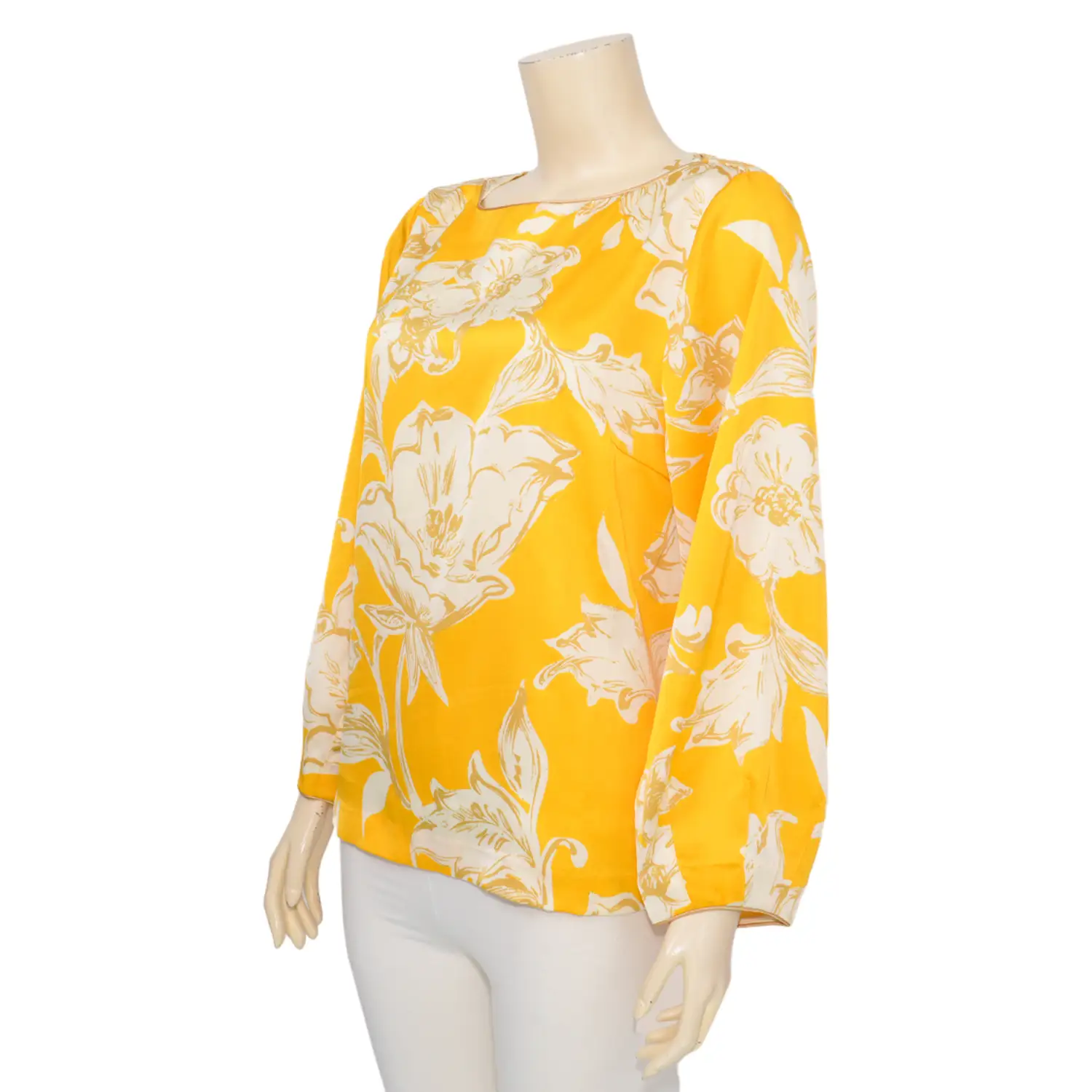 เบคกี้ รัสเซล เสื้อเบลาส์คอปาด แขนพองยาว 5 ส่วน ผ้าซาตินสีเหลืองลายดอกไม้ - Image 2