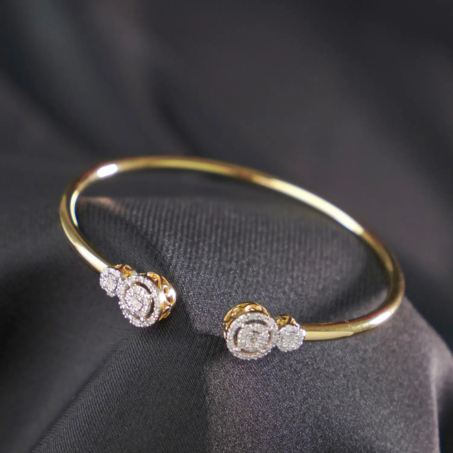 ยูนีช กำไลข้อมือเงิน925 ชุบทอง14K ประดับเพชรสีขาว ดีไซน์ Flora Halo