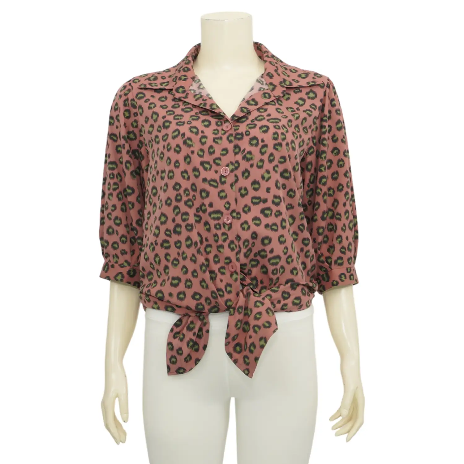 เอ๊ะ จัง เสื้อเชิ้ตแขน 3 ส่วน ผ้าพีชสกิน ลาย Leopard Pink