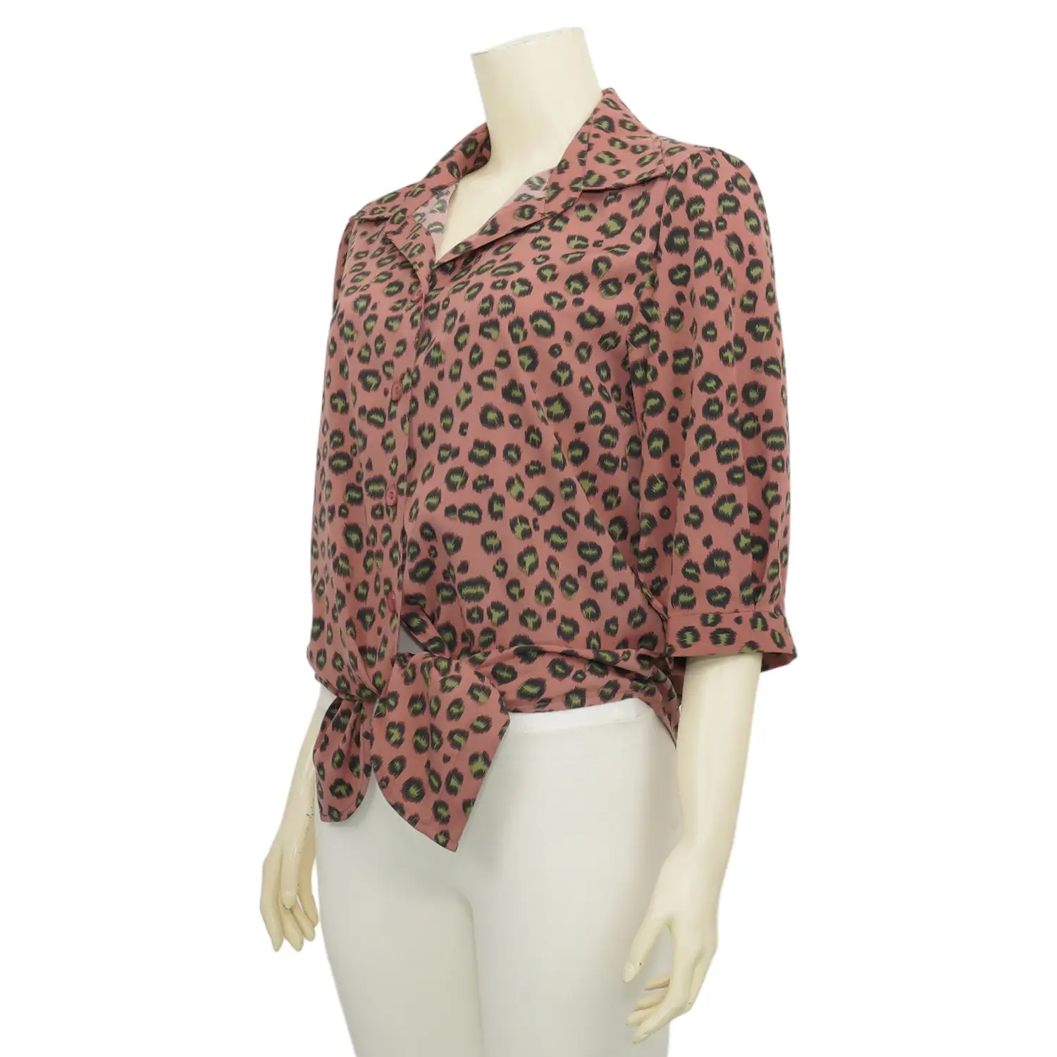 เอ๊ะ จัง เสื้อเชิ้ตแขน 3 ส่วน ผ้าพีชสกิน ลาย Leopard Pink - Image 2