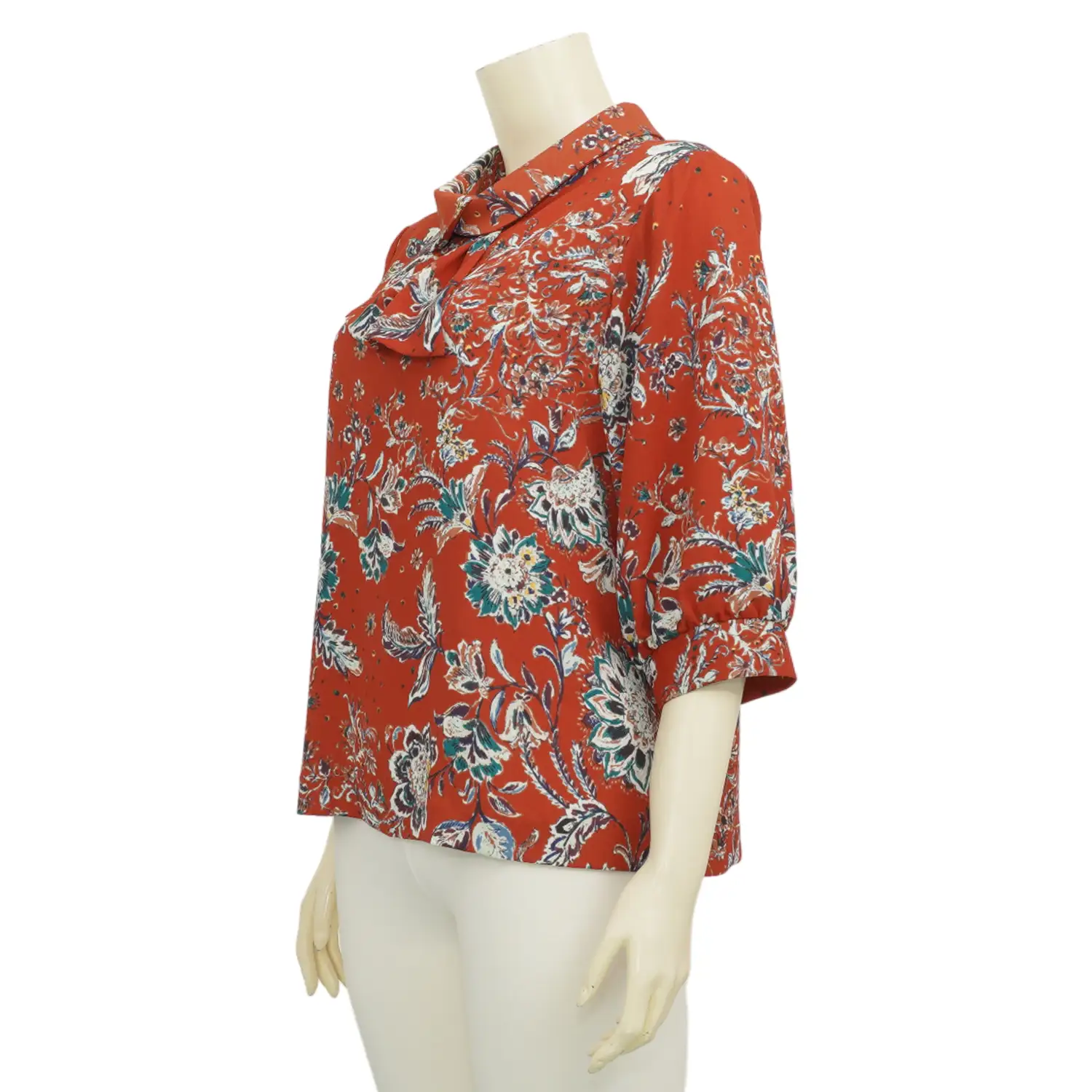 เอ๊ะ จัง เสื้อเบลาส์คอบัว แขน 3 ส่วน ผ้าสลาฟชีราเมนท์ ลายฟลอรัล - Image 2