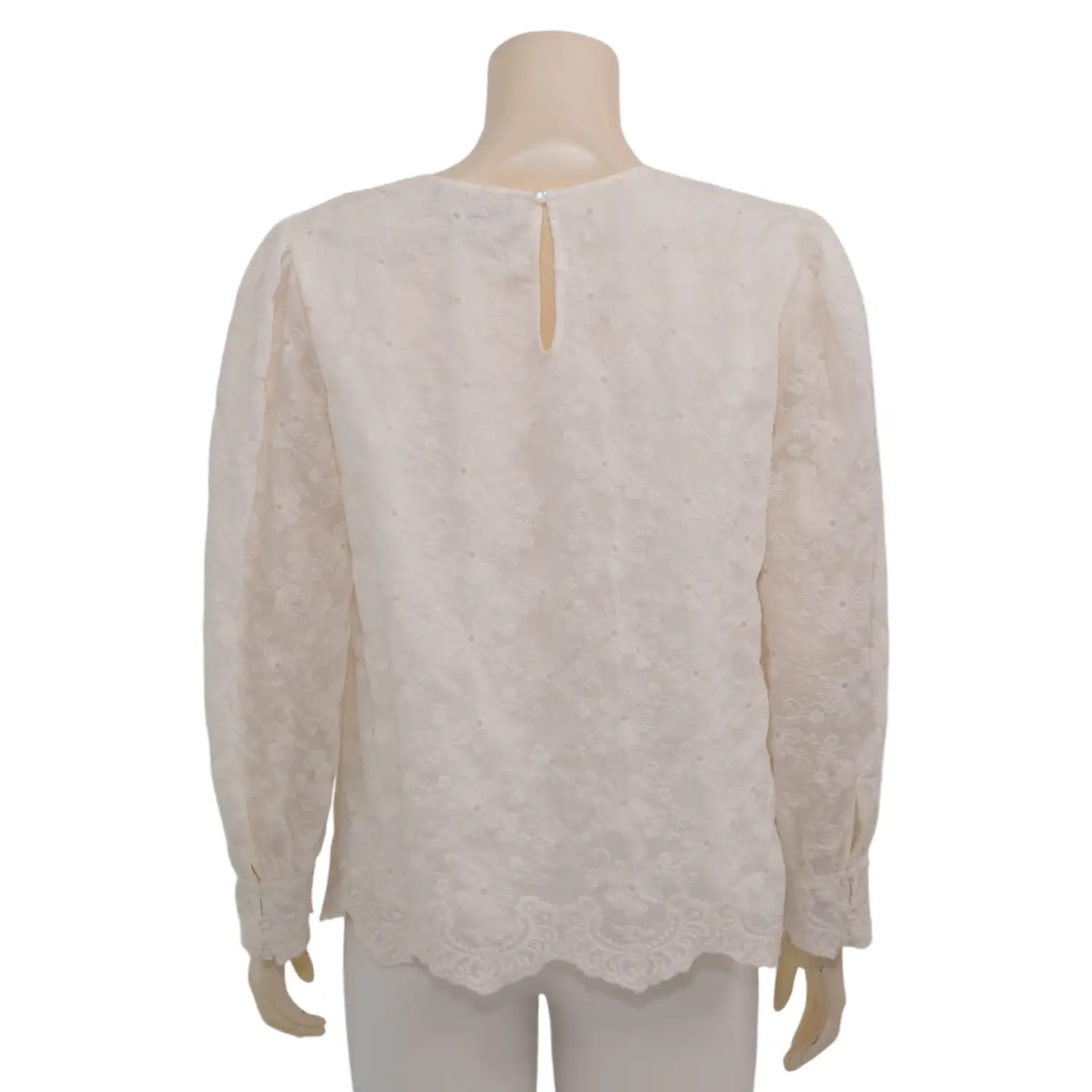 เบคกี้ รัสเซล เสื้อเบลาส์คอกลม แขนพองยาว 5 ส่วน ผ้าลูกไม้ทอลายดอกไม้ - Image 3