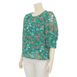 มิกิโกะ เสื้อเบลาส์คอกลม แขนพองยาว 3 ส่วน ผ้าชีฟองสีเขียว ลายฟลอรัล - Image 2