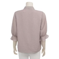 อะมิร่า เสื้อเบลาส์คอตั้ง แขน 3 ส่วน ผ้าโคโม่แฟนซี แต่งโบ - Image 3