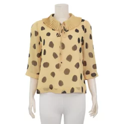 อะมิร่า เสื้อเบลาส์คอกลม แขน 3 ส่วน ลาย Polka Dot แต่งผ้าพลีทรอบคอ
