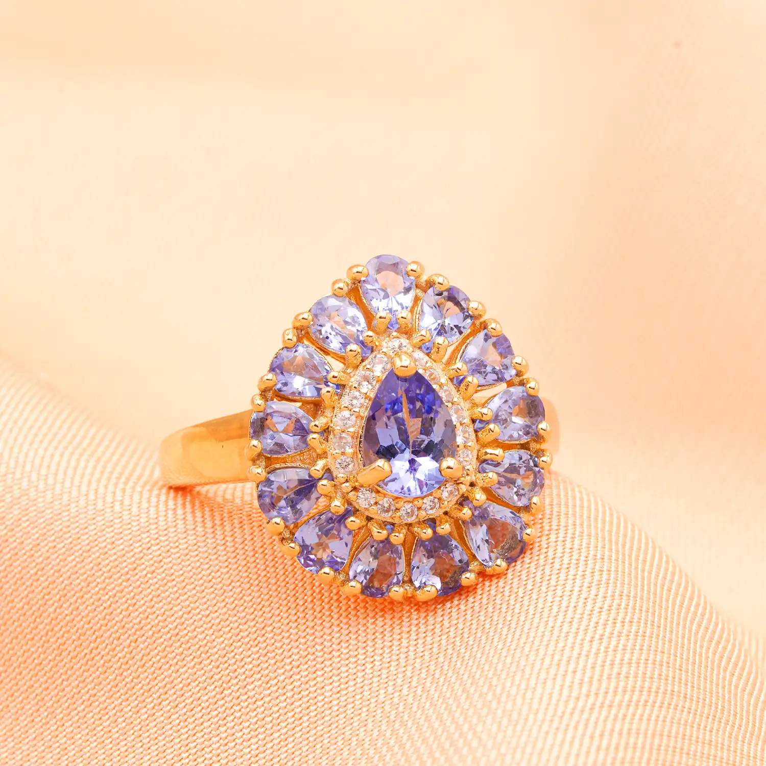 กลิทซ์ จิวเวล แหวนเงิน925 ชุบทอง18K ประดับแทนซาไนต์ และเซอร์คอนสีขาว