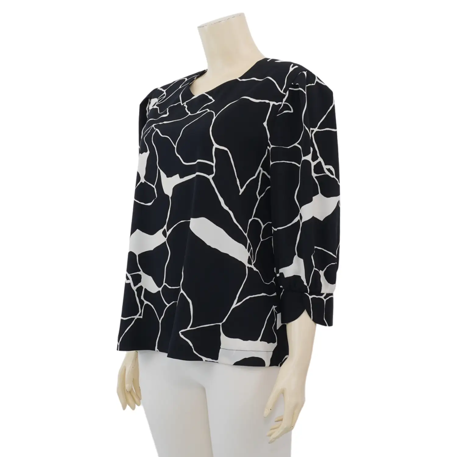 มิกิโกะ เสื้อเบลาส์คอกลม แขน 3 ส่วน ผ้าพีชสกินพิมพ์ลาย - Image 2