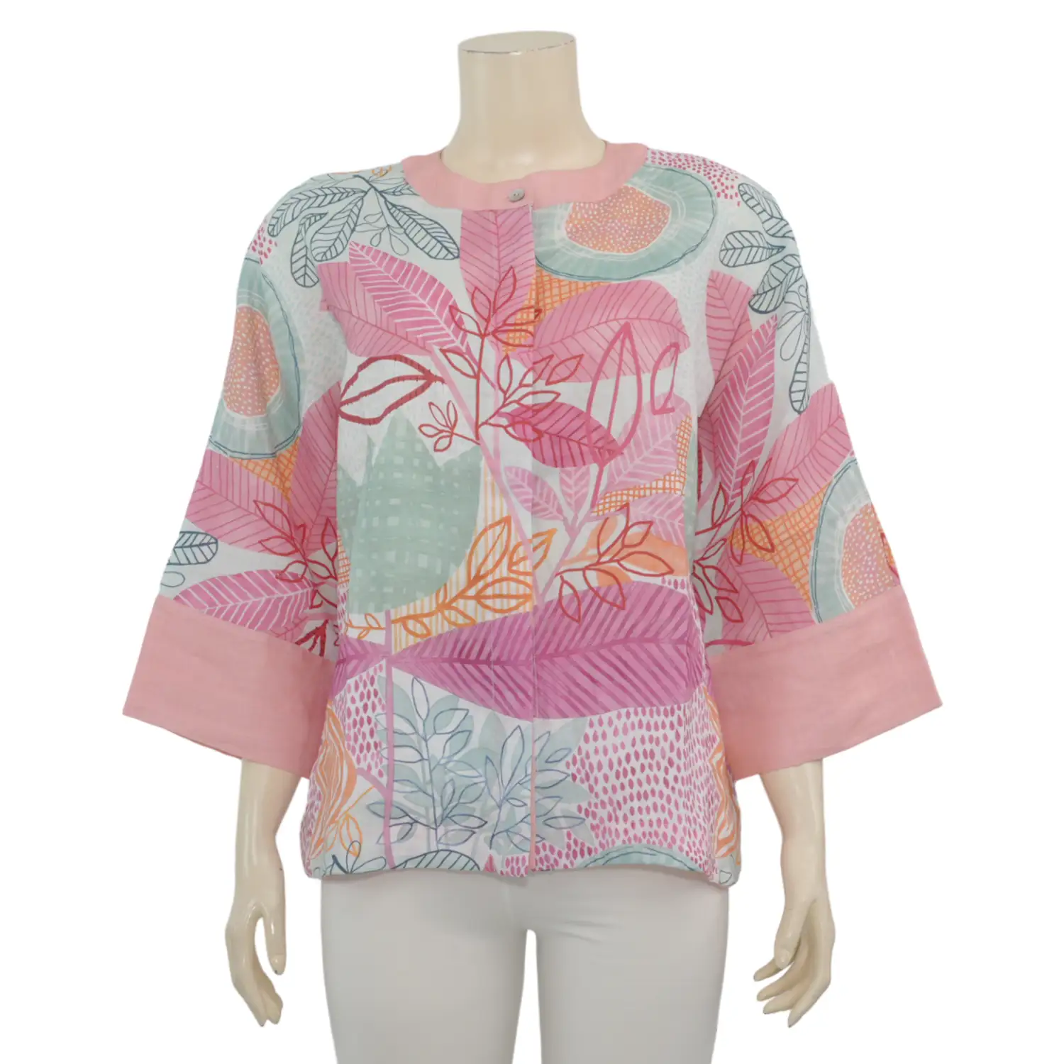 ลียา เสื้อคอกลม ผ่ากระดุมหน้า แขน 4 ส่วน พิมพ์ลายดอกไม้บาน
