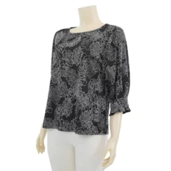 ชมพู เสื้อเบลาส์คอปาด แขน 3 ส่วน ผ้ายืดแฟนซี ลายดอกไม้ - Image 2
