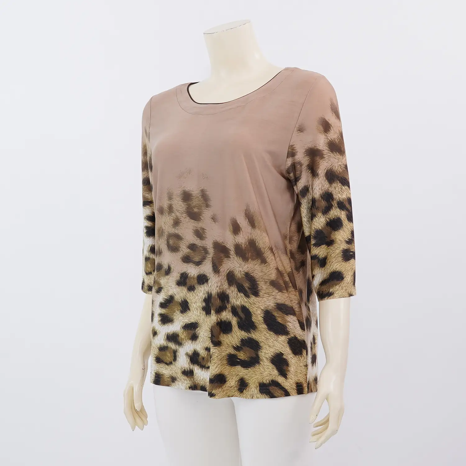 มิกิโกะ เสื้อเบลาส์คอกลม แขน 3 ส่วน ผ้าไลคร่า ลายเสือ - Image 2