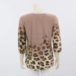 มิกิโกะ เสื้อเบลาส์คอกลม แขน 3 ส่วน ผ้าไลคร่า ลายเสือ - Image 3