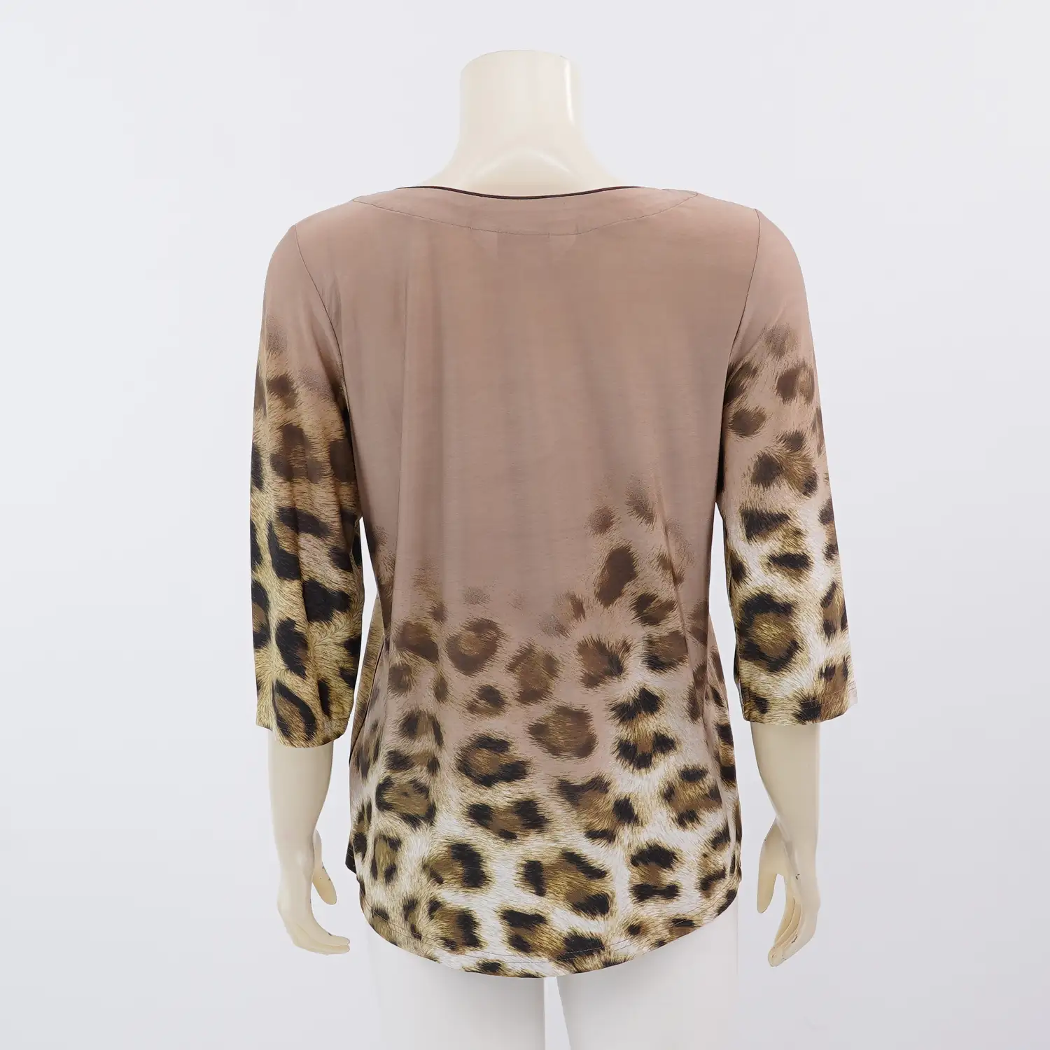 มิกิโกะ เสื้อเบลาส์คอกลม แขน 3 ส่วน ผ้าไลคร่า ลายเสือ - Image 3