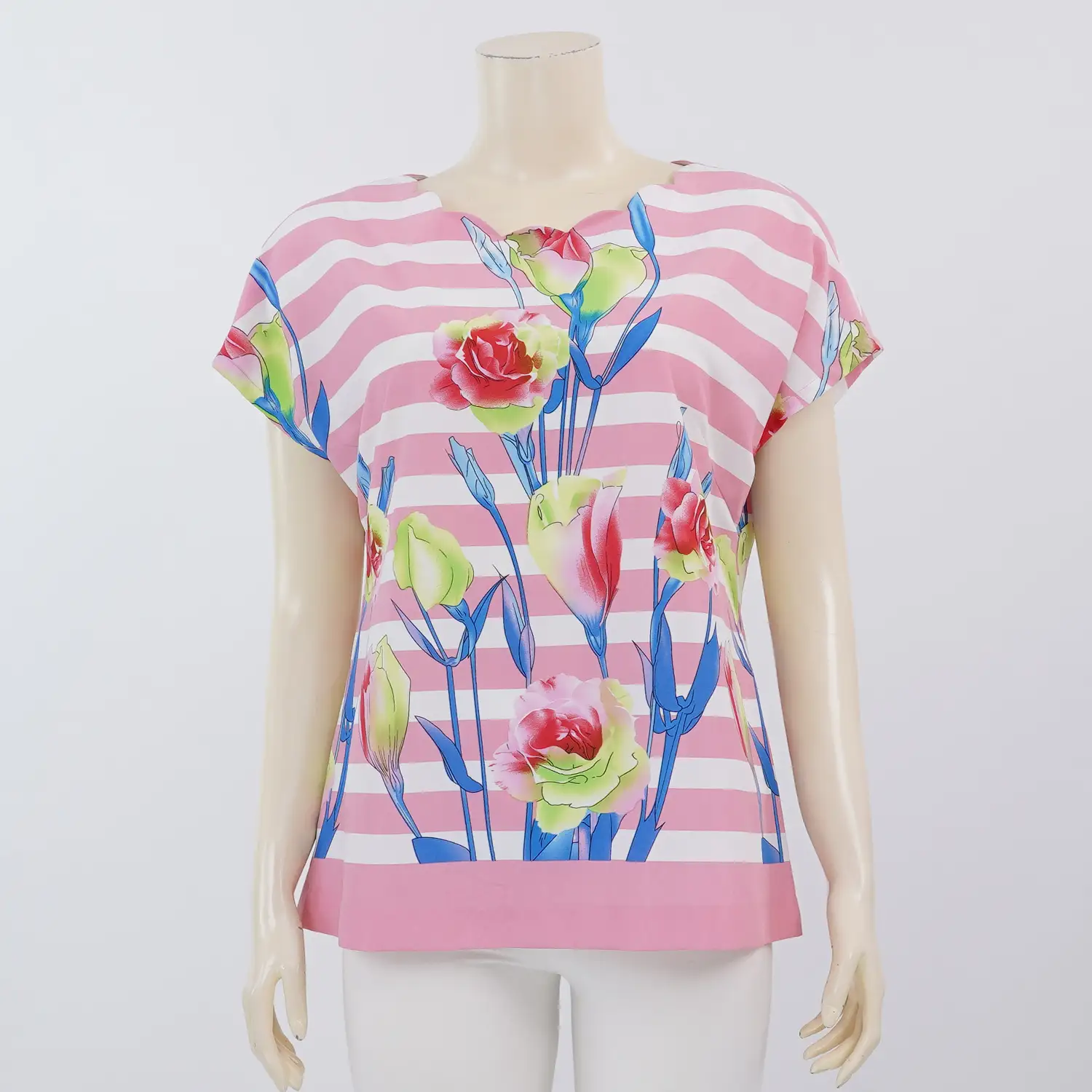 มิกิโกะ เสื้อเบลาส์คอกลม แขนล้ำ ผ้าคอตตอนสเปนเด็กซ์ ลายทางผสมดอกไม้