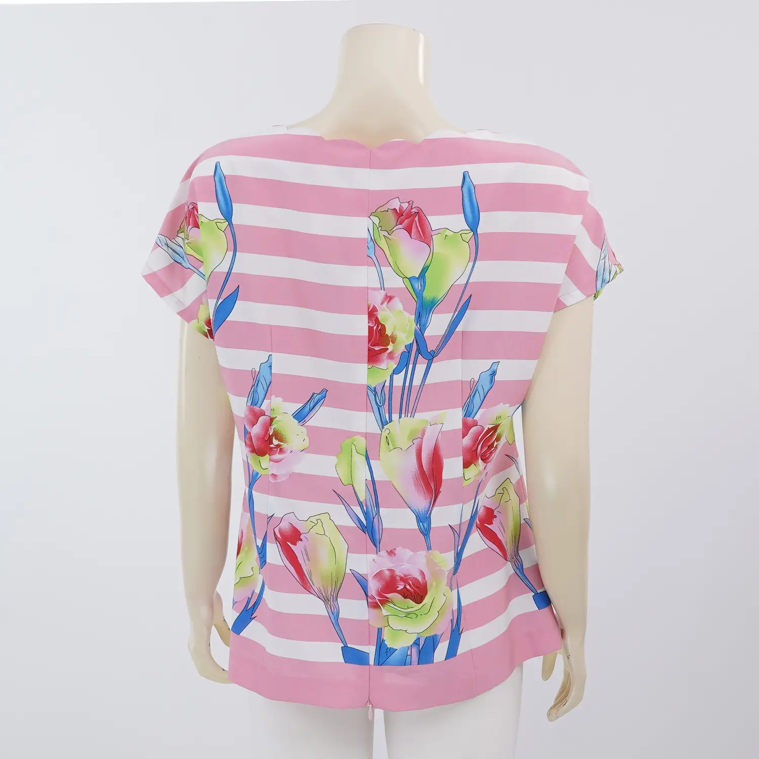 มิกิโกะ เสื้อเบลาส์คอกลม แขนล้ำ ผ้าคอตตอนสเปนเด็กซ์ ลายทางผสมดอกไม้ - Image 3