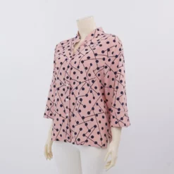 มิกิโกะ เสื้อเบลาส์คอตั้ง แขน 3 ส่วน ผ้าจันจีรา - Image 2