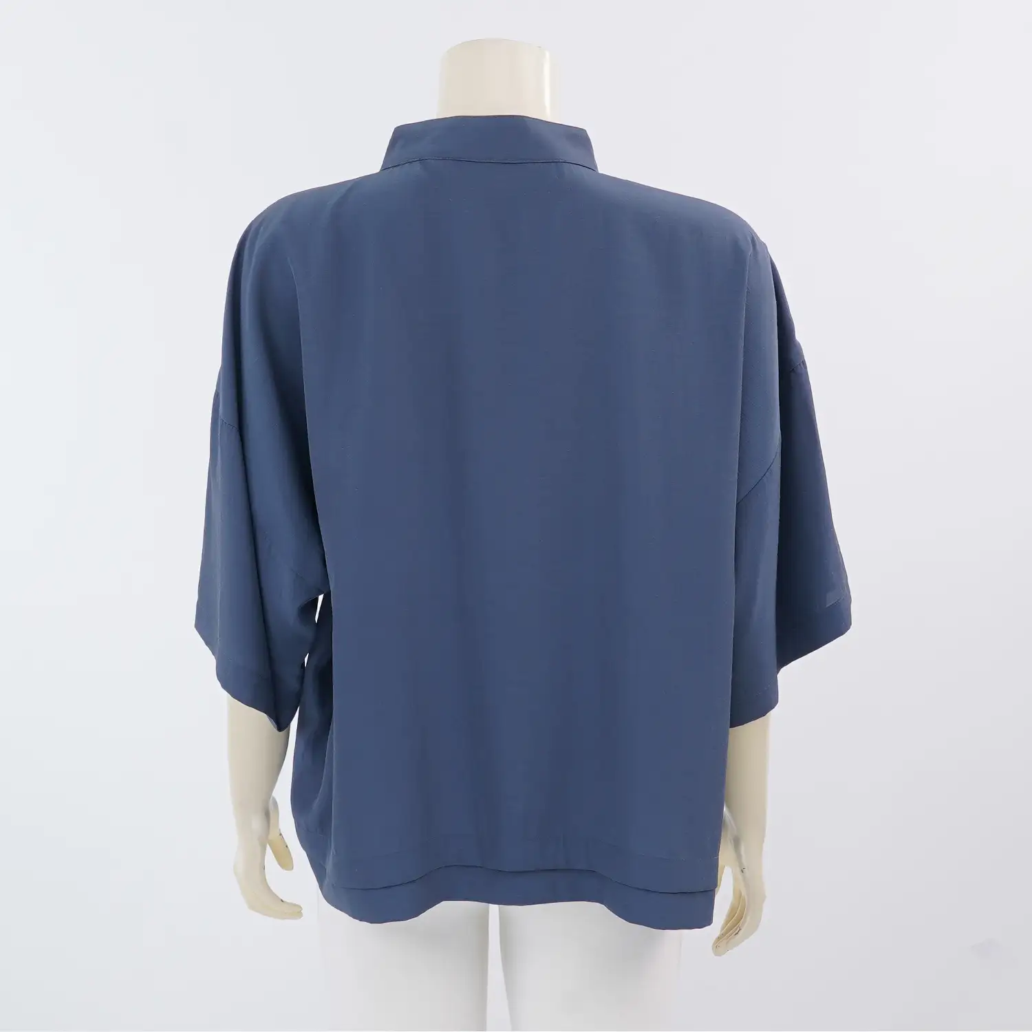 มิกิโกะ เสื้อเบลาส์คอตั้ง แขนสั้นทรงกระบอก ดีไซน์ไหล่ตก ผ้าสีพื้น - Image 3