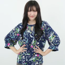 วารอนนิก้า เสื้อเบลาส์คอกลม แขนกระบอก 3 ส่วน ผ้าพีชสกิน 