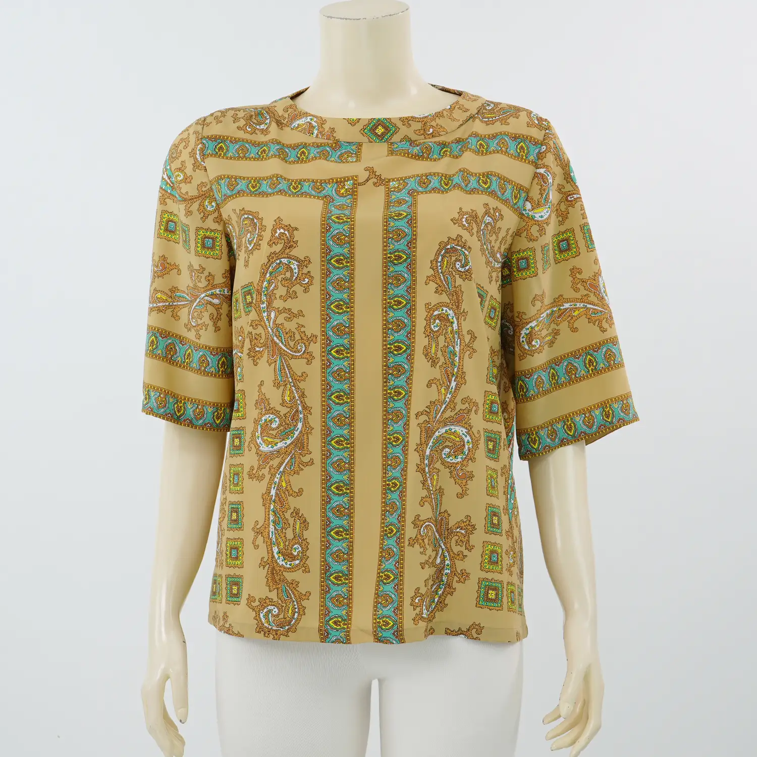 วารอนนิก้า เสื้อเบลาส์คอกลม แขนสั้น ผ้าพีชสกิน ลายวินเทจ
