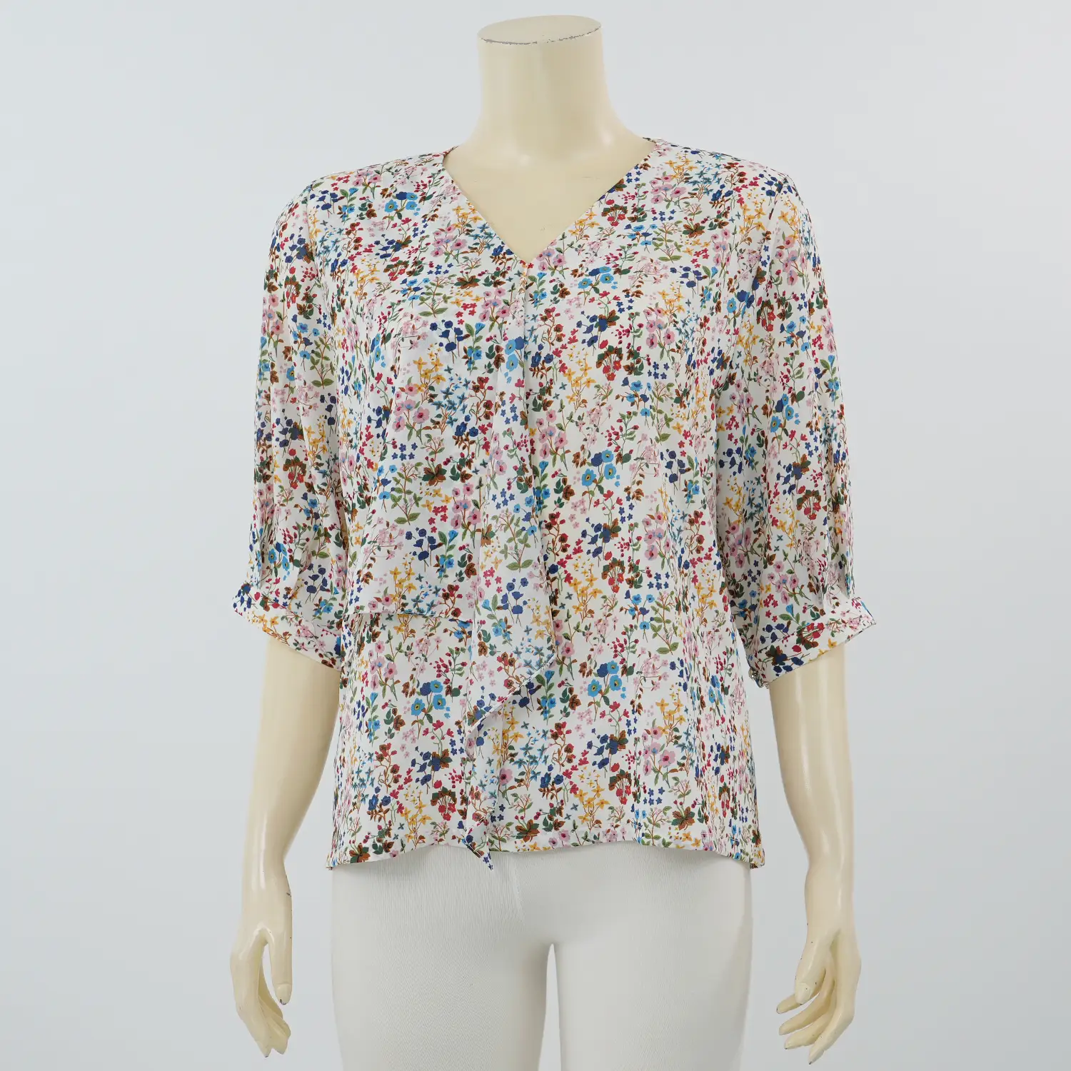 วารอนนิก้า เสื้อเบลาส์คอวี แขนยาว 3 ส่วน ผ้าชีฟอง ลายดอกไม้