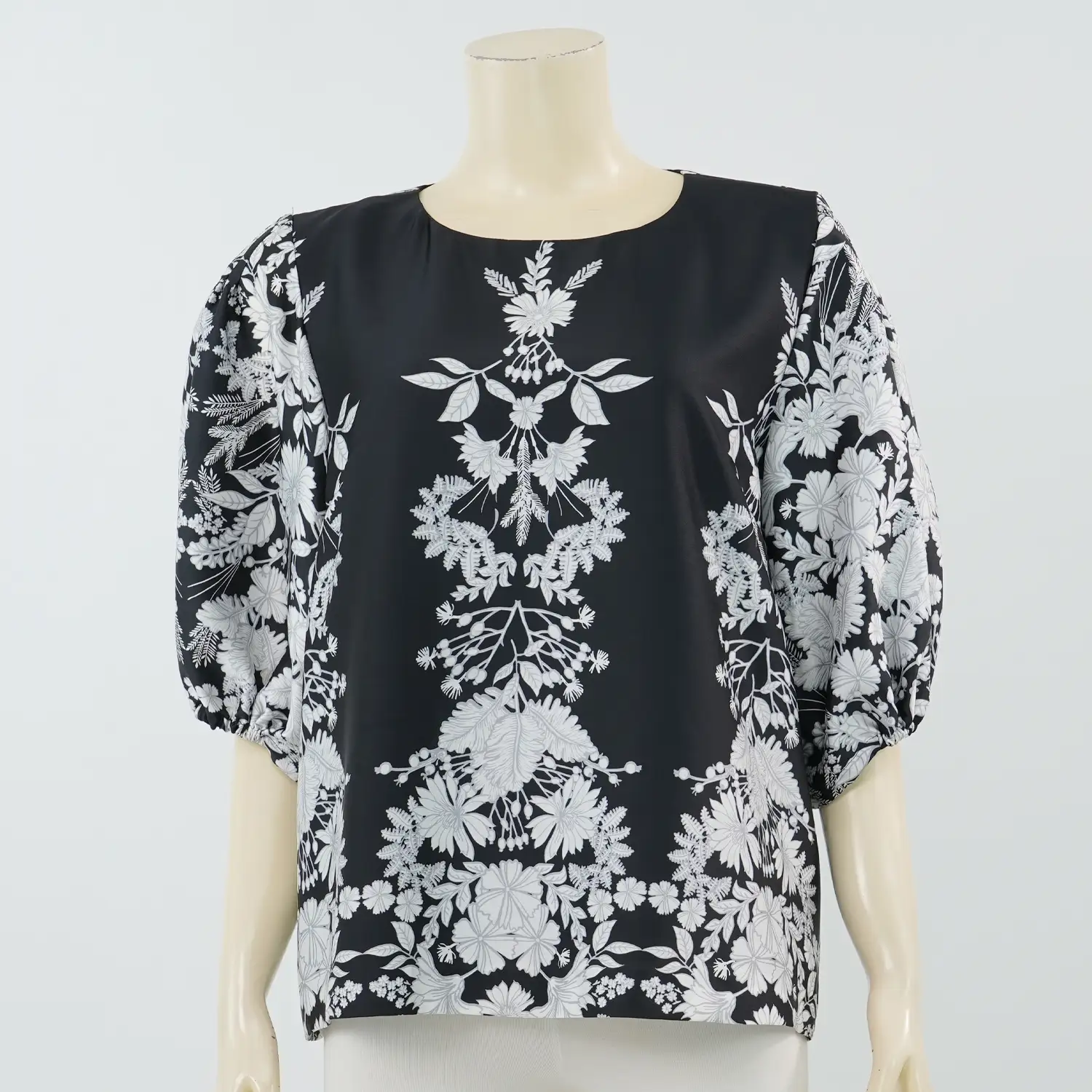 มิกิโกะ เสื้อเบลาส์คอกลม แขน 3 ส่วน ผ้าวินเทจ ลายดอกไม้