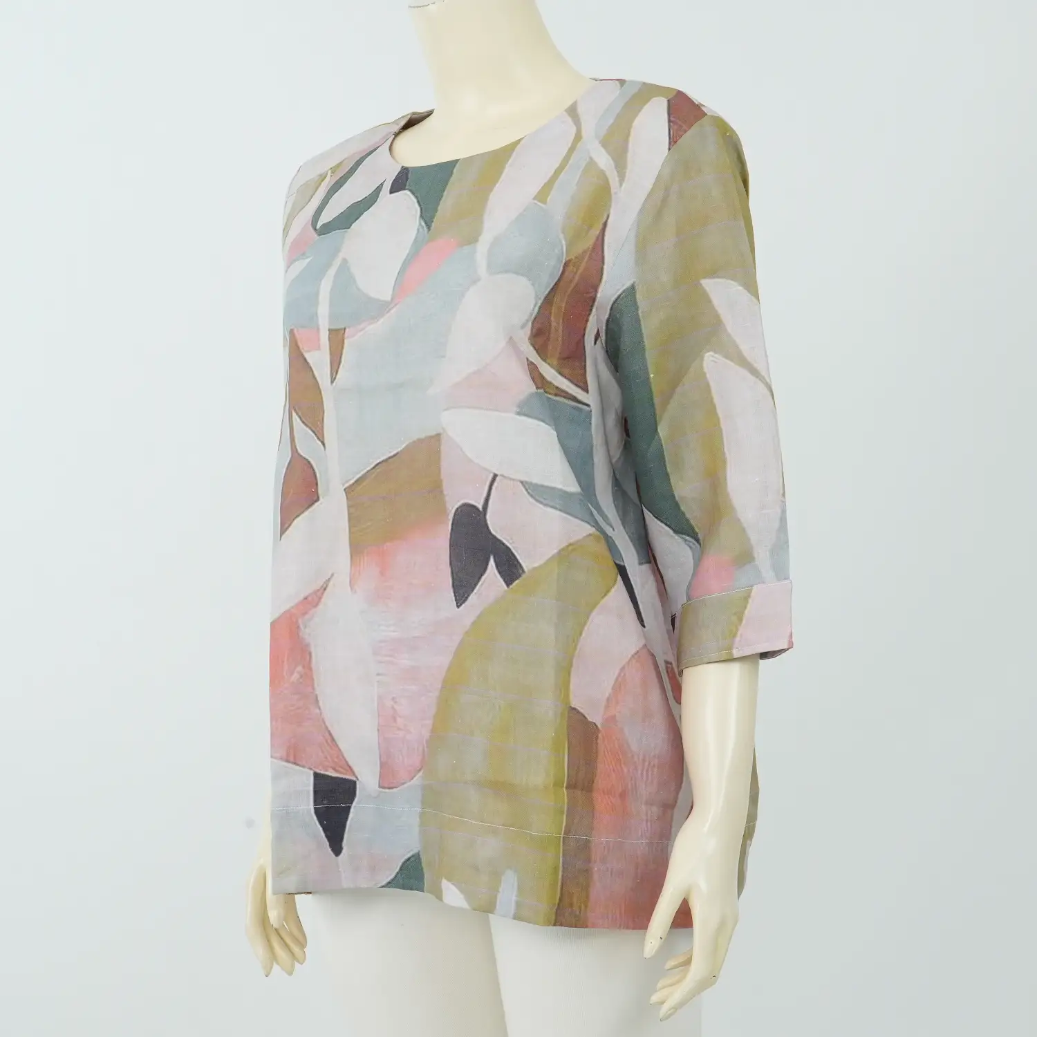 ลียา เสื้อเบลาส์คอกลม แขน 4 ส่วน ลายดอกไม้กราฟฟิก - Image 2