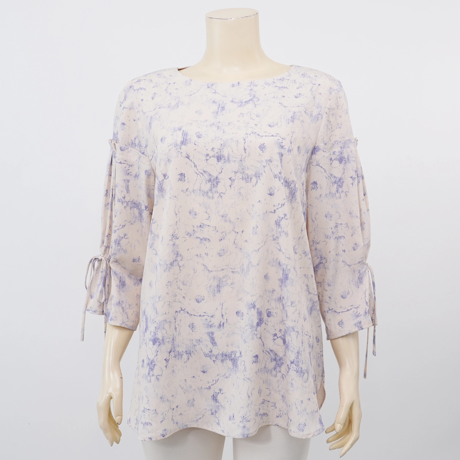 มิกิโกะ เสื้อเบลาส์คอกลม แขน 4 ส่วน ผ้าโคโม่จินจีร่า
