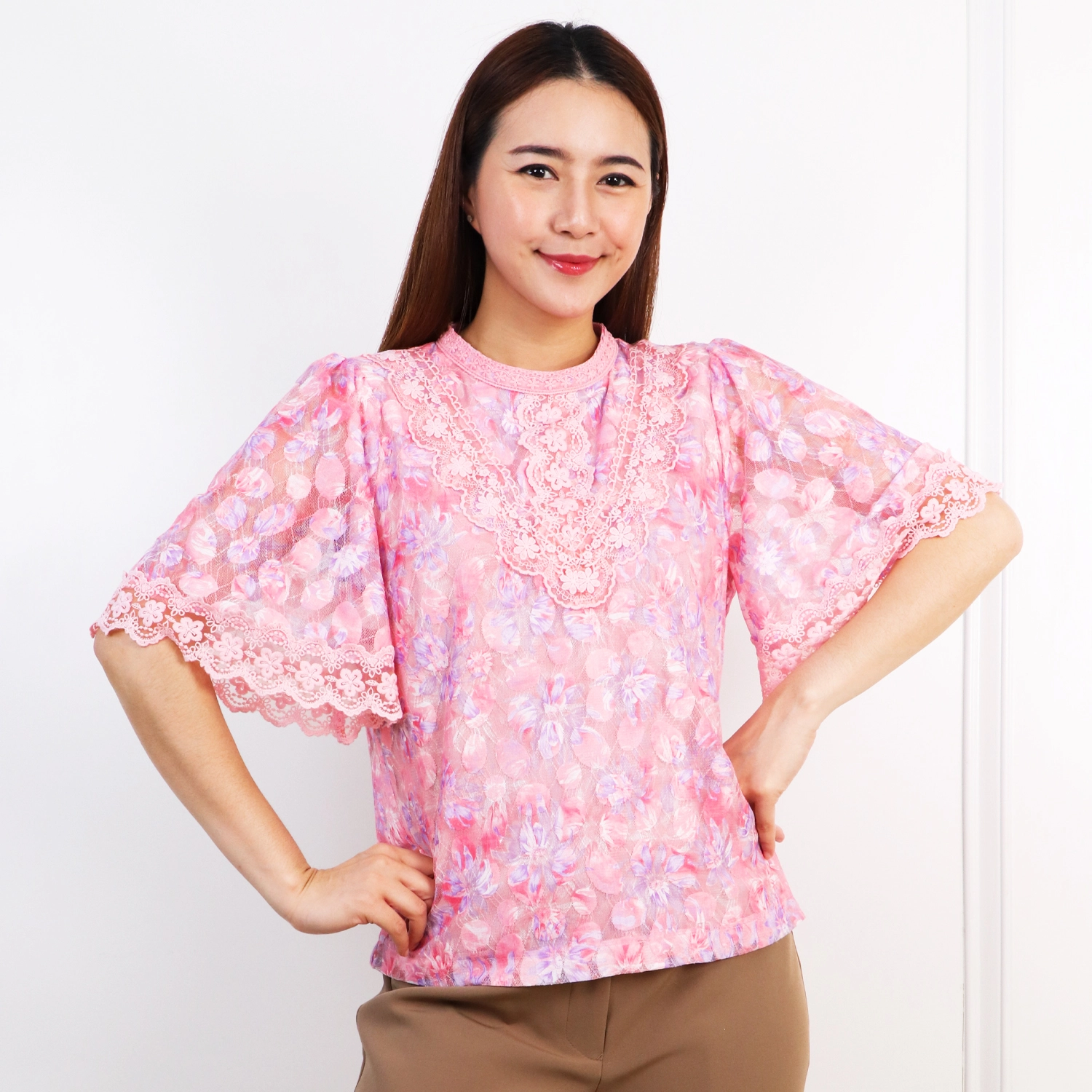 มินนะ เสื้อเบลาส์คอตั้ง แขนสั้น ทรงแขนบาน ลายดอกไม้