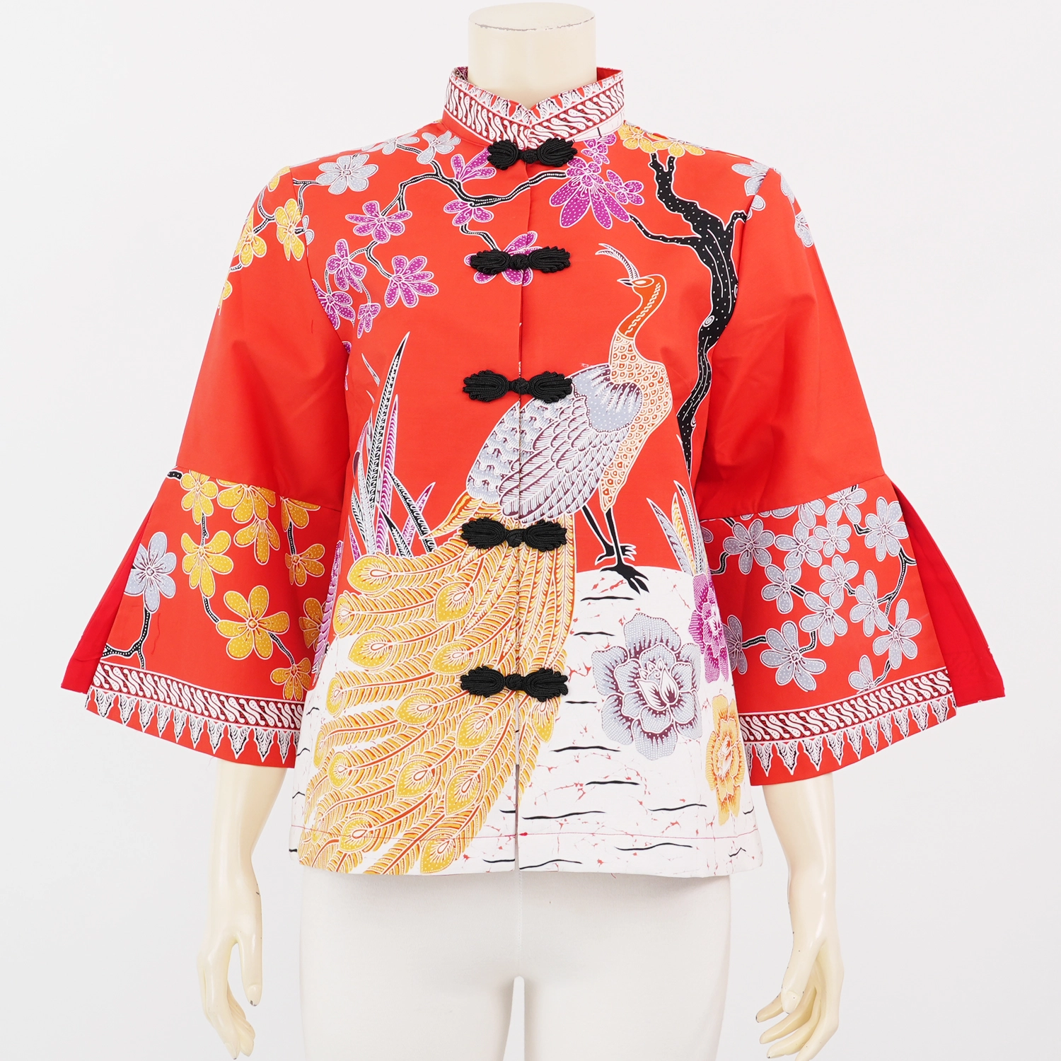 เซ้าท์ แฟบริค เสื้อคอจีน แขน 4 ส่วน ผ้าปาเต๊ะลายนกยูง