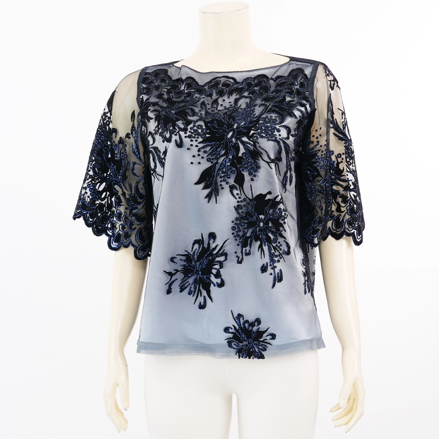 อาลิย่า เสื้อเบลาส์คอปาด แขนระบาย ยาว 3 ส่วน ผ้าลูกไม้แฟนซี