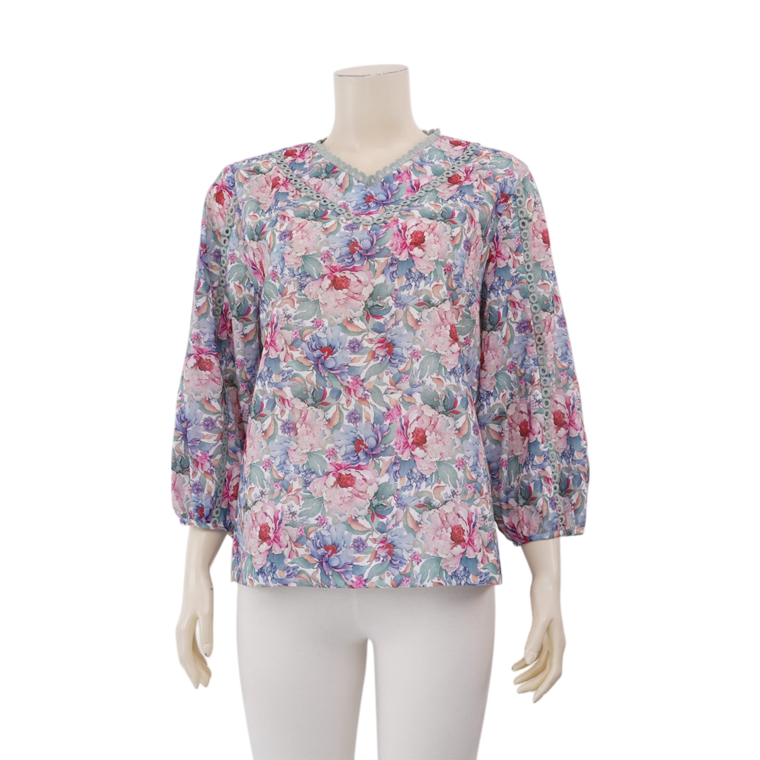 มินนะ เสื้อเบลาส์คอวี แขนพองยาว 4 ส่วน พิมพิ์ลายดอกไม้สไตล์สีน้ำ