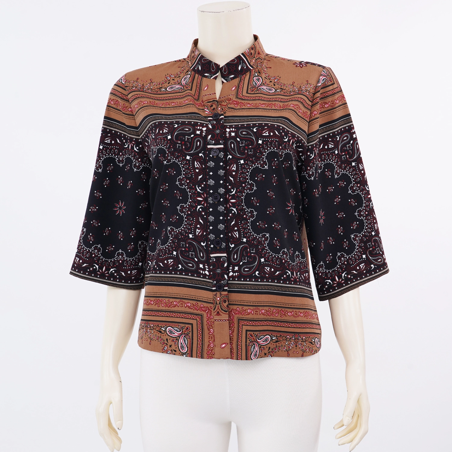 เอ๊ะ จัง เสื้อเบลาส์คอจีน แขนยาว 3 ส่วน ผ้าพีชสกิน ลวดลายไทย
