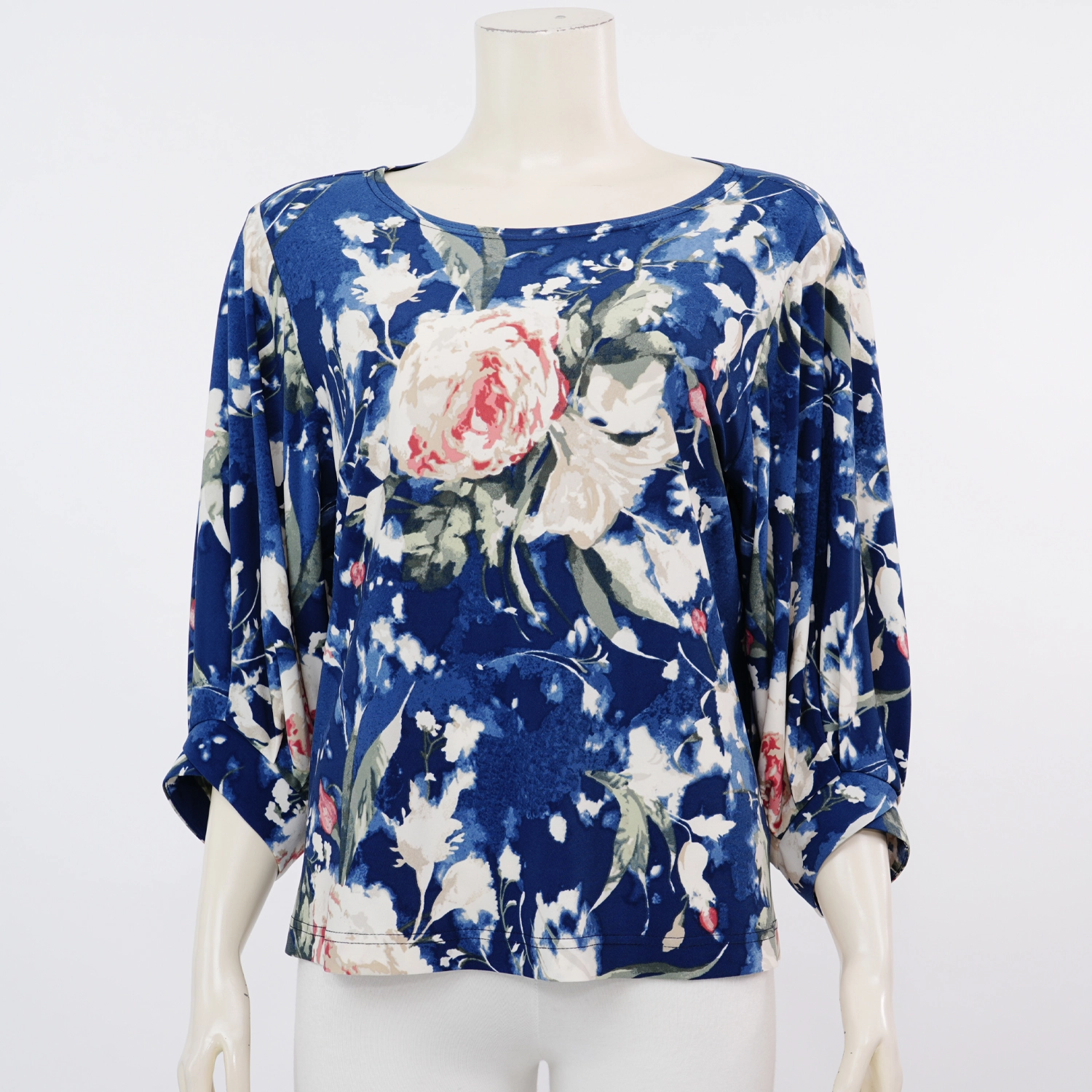 ชมพู เสื้อเบลาส์คอปาด แขนยาว 3 ส่วน ผ้ายืดเวเนเซีย สีกรมท่า ลายดอกไม้