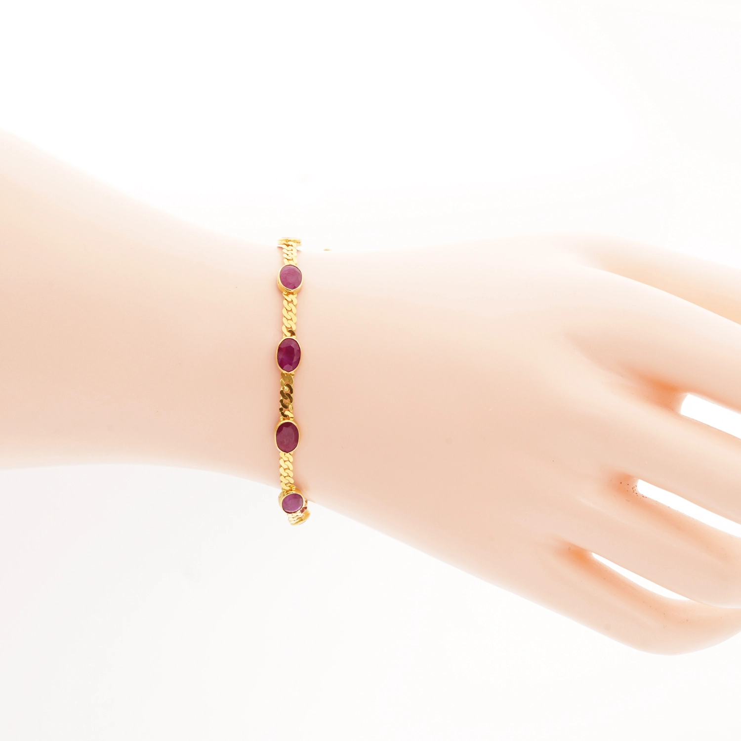 ธนู สร้อยข้อมือทอง18K ประดับทับทิม