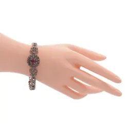 ไลลา จิวเวลลี่ สร้อยข้อมือเงิน925 ประดับทับทิม, มรกต และมาร์คาไซต์ - Image 2