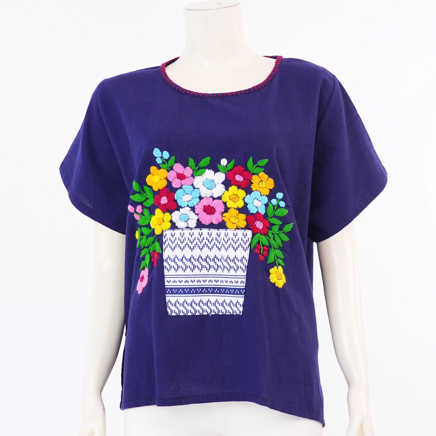 อินทนิล เชียงใหม่ เสื้อผ้าฝ้ายปักกระถางสีกรมท่า