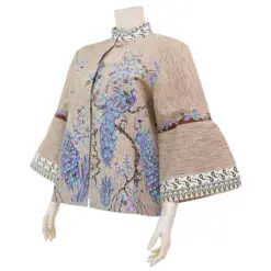 เซ้าท์ แฟบริค เสื้อคอจีน แขนสี่ส่วน ผ่าหน้า ผ้าปาเต๊ะ  ลายนกยูงและดอกไม้ - Image 4