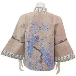 เซ้าท์ แฟบริค เสื้อคอจีน แขนสี่ส่วน ผ่าหน้า ผ้าปาเต๊ะ ลายนกยูงและดอกไม้ - Image 5