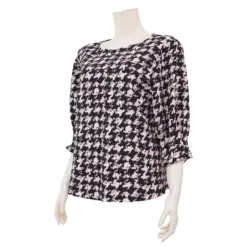 ชมพู เสื้อเบลาส์คอปาด แขนกระบอกยาว 3 ส่วน  ผ้าคูชั่นพิมพ์ลายฮาวส์ทูธ - Image 2