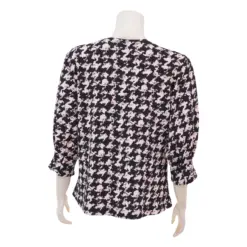 ชมพู เสื้อเบลาส์คอปาด แขนกระบอกยาว 3 ส่วน  ผ้าคูชั่นพิมพ์ลายฮาวส์ทูธ - Image 3