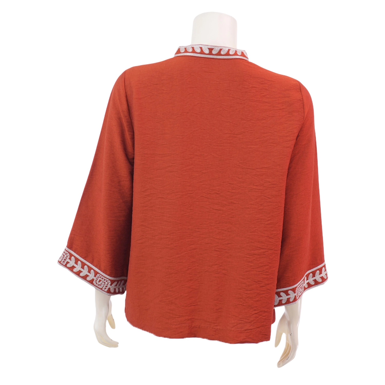 ไอ ไอ เอ็ม เค เสื้อเบลาส์คอตั้ง แขนยาว 5 ส่วน ผ้าวิสโคสผสม ปักลายโมร็อกโก - Image 3