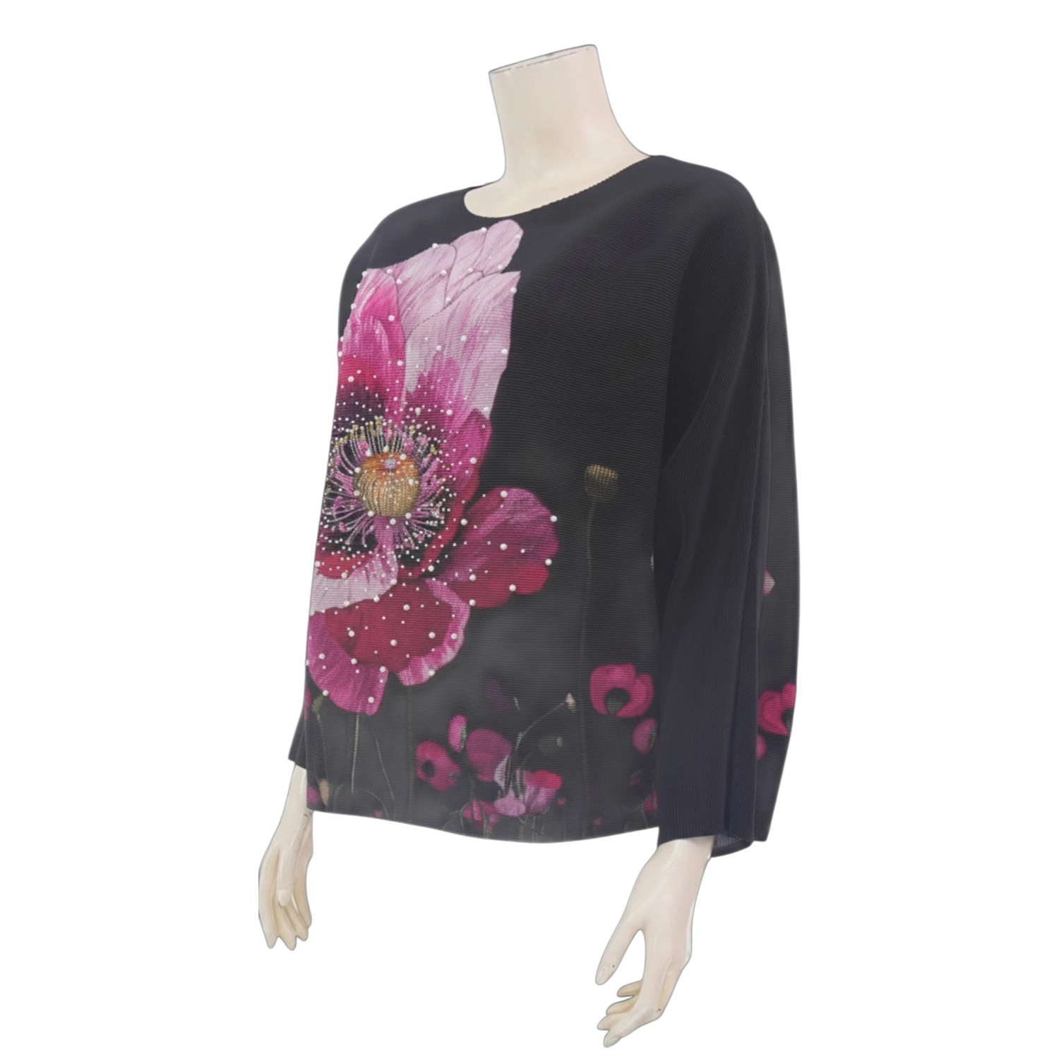ควีนนาร์ บูติค เสื้อเบลาส์คอกลม ผ้าอัดพลีท ลายดอกไม้ - Image 6